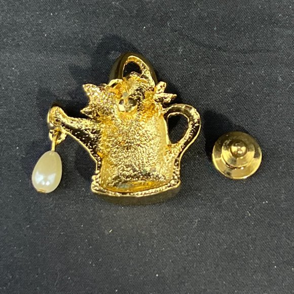 Avon You're My Favorite Hobby Scatter Gold Tone, Pearl & Enamel Lapel Pin (4306) - Picture 6 of 7